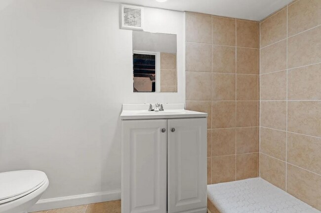 Foto del edificio - Beautiful 2 Bedroom home in South side ava...