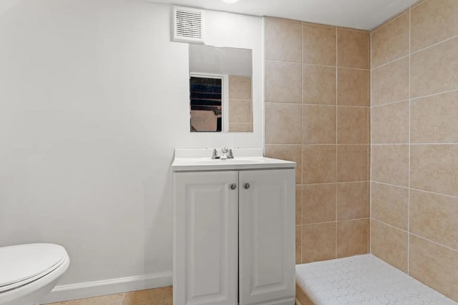 Building Photo - MOVE IN SPECIAL! SCORE HALF OFF 1ST MONTH'...