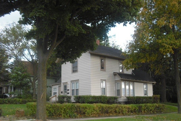 FRONT VIEW - 400 Adams St