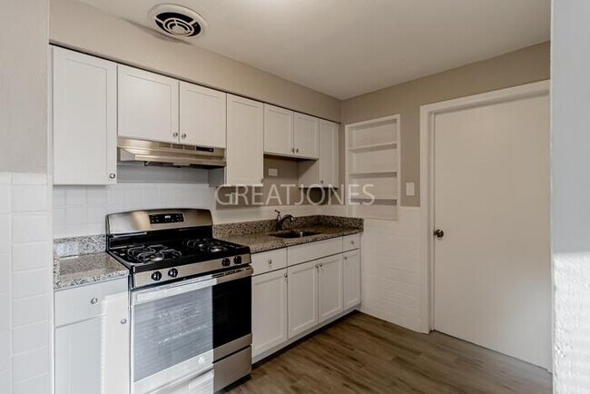 Building Photo - 7829 Monroe Dr