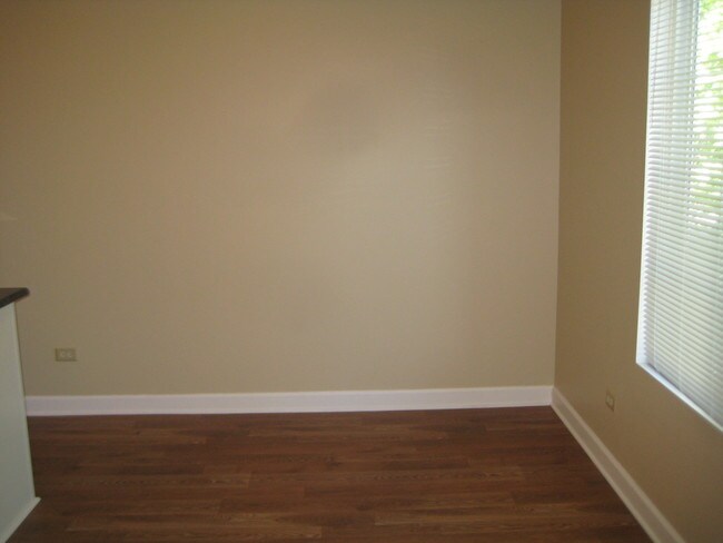 Building Photo - 118 Manor Ave