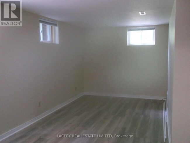 Building Photo - 137 Main St W