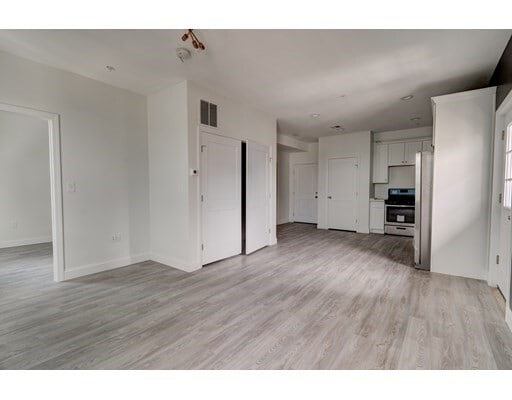 Building Photo - 94 George St