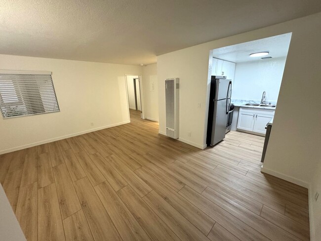 Building Photo - Remodeled 1 Bedroom + 1 Bath – West Ventura