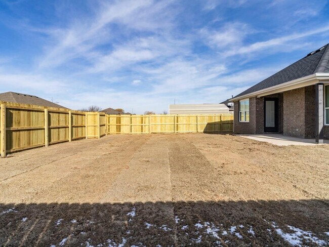 Building Photo - 410 Willow Dr