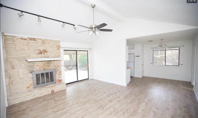 Foto del edificio - 2105 Cindy Ln