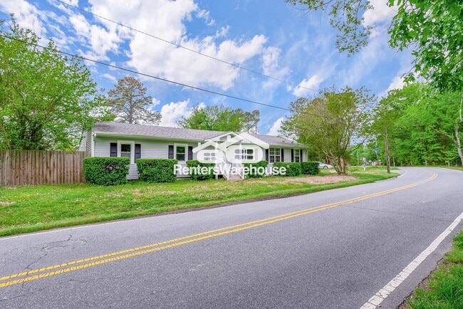 Building Photo - 792 Hillwell Rd