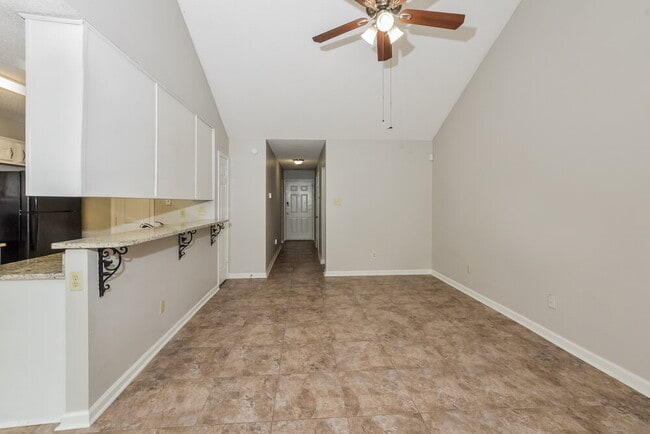 Building Photo - 8396 Creek Front Dr