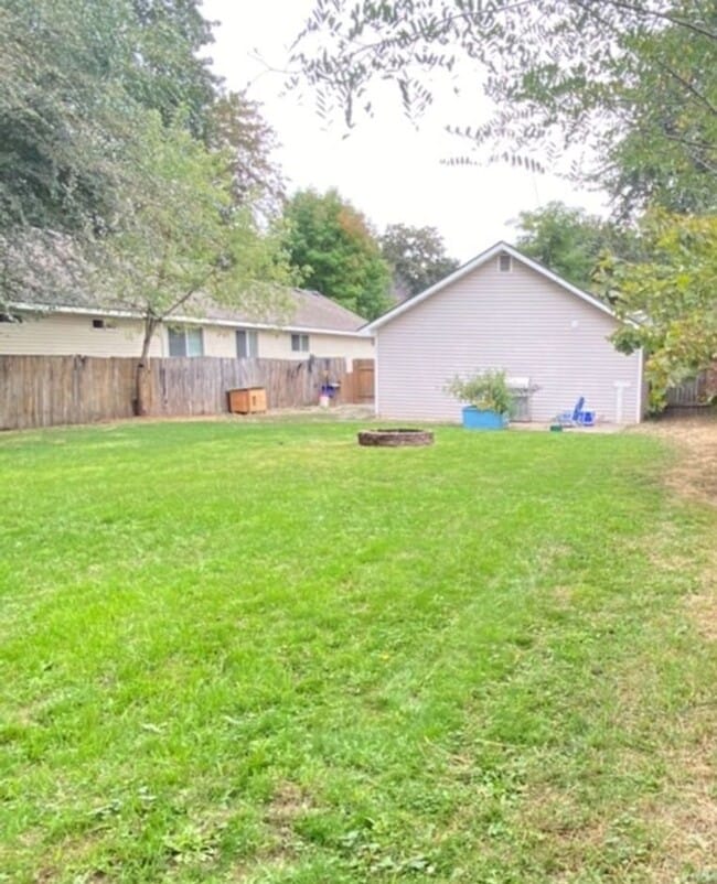 Building Photo - Refurbished Midtown Home