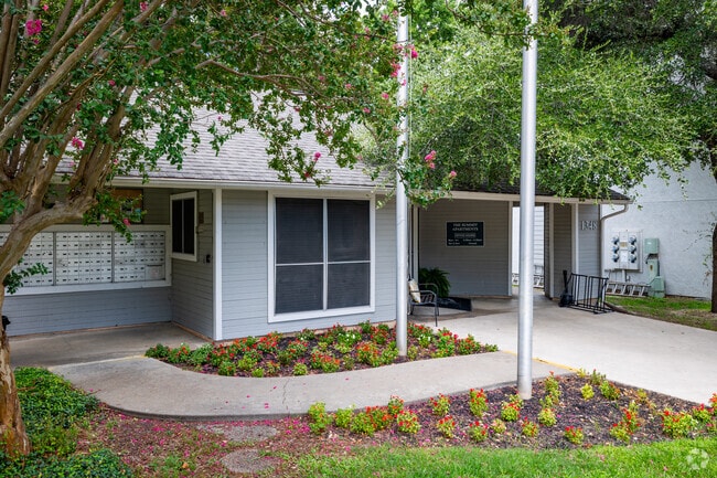 Office - The Summit Apartments