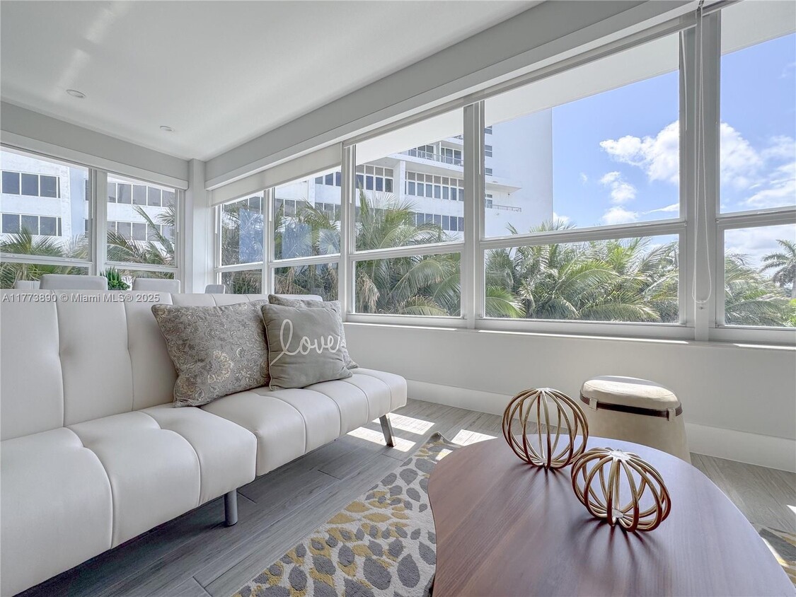 Primary Photo - 4925 Collins Ave