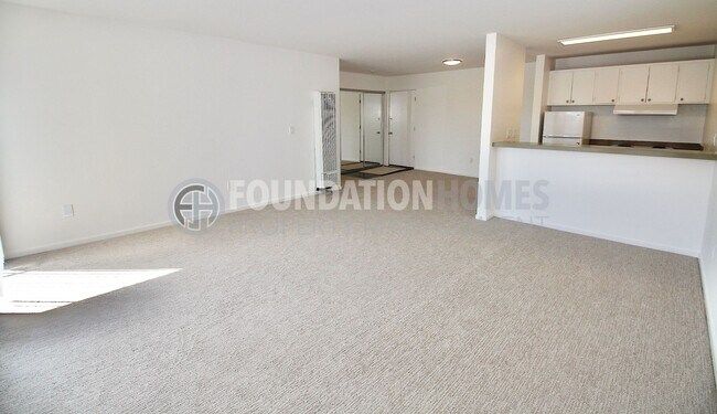 Foto del edificio - Sausalito Condo with Scenic Views!  Covered Parking!  Pool!  FOUNDATION