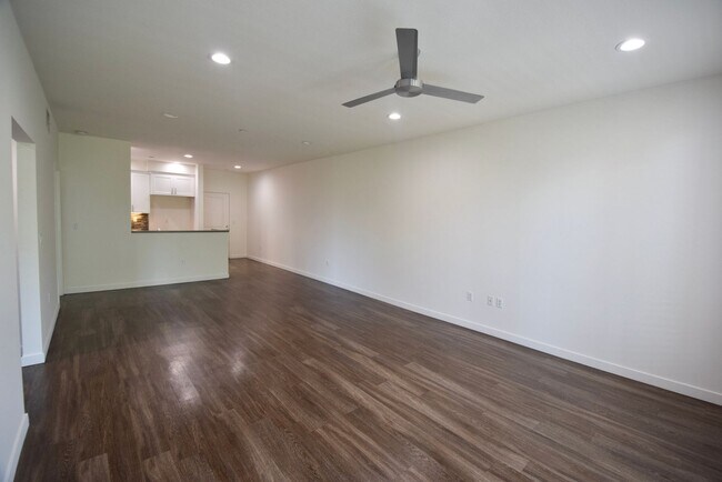 Building Photo - 7851 Ventura Canyon Ave