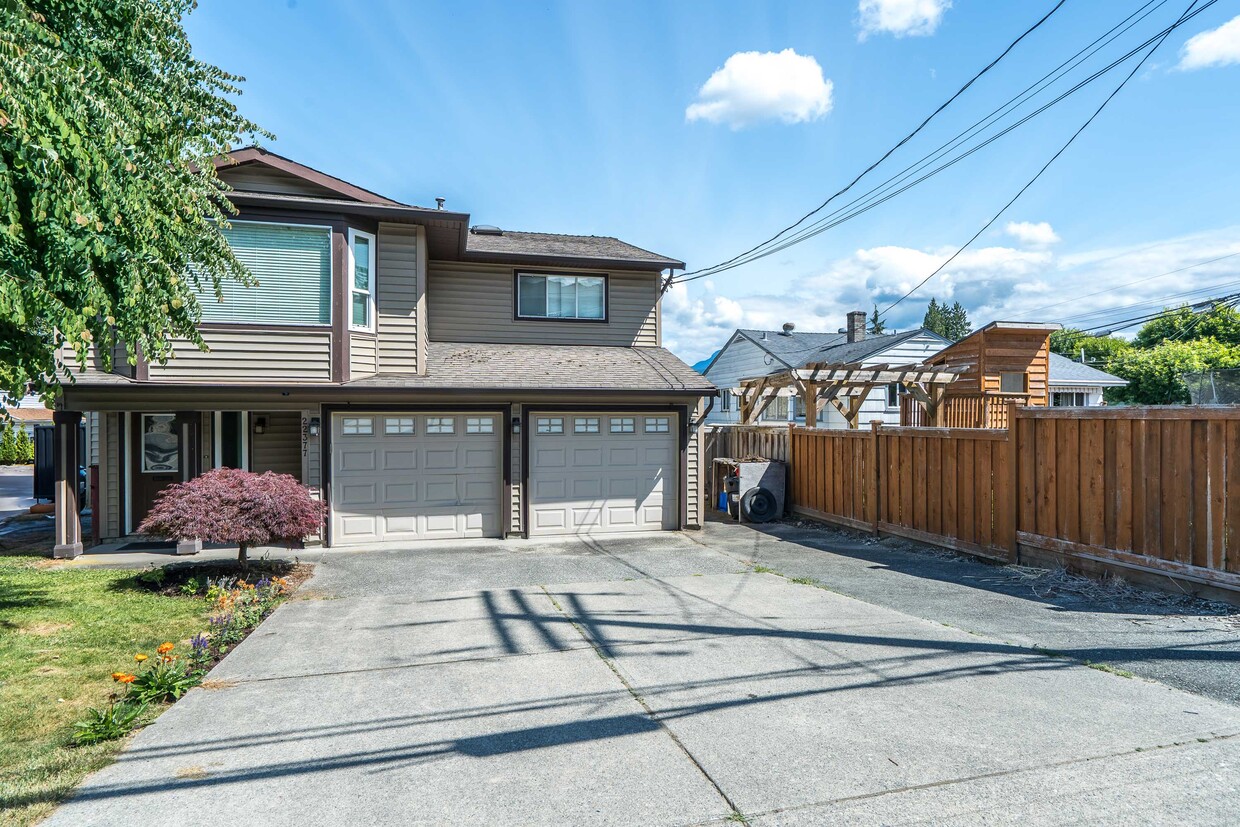 Primary Photo - 22377-22124 124 Ave