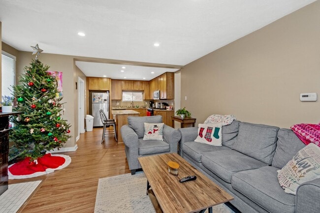 Building Photo - 131 Ulysses St