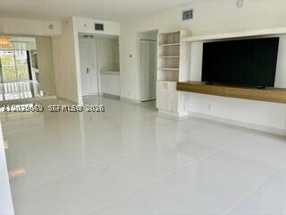 Building Photo - 3000 Island 603 Is
