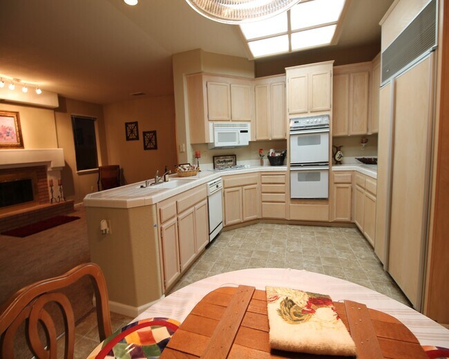 Building Photo - 2516 Yorkshire Dr