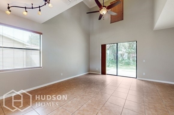 Building Photo - SELF TOUR NOW! - 4629 Doral Park Avenue, K...