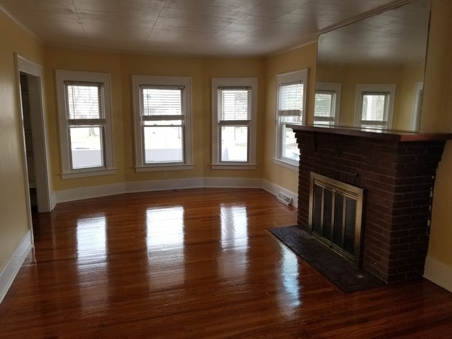 Building Photo - 169 Shotwell Park