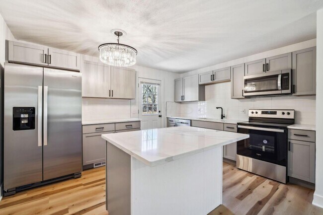 Building Photo - 3127 Hatfield Ct