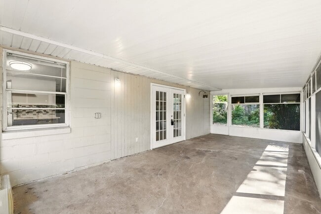 Building Photo - 1617 Acacia Rd