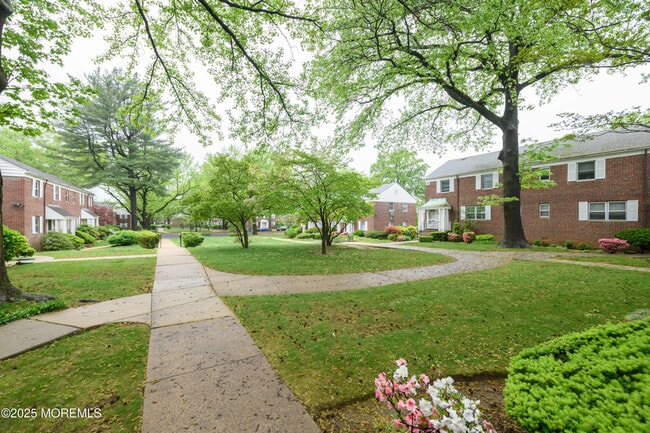 Building Photo - 66 Manor Dr