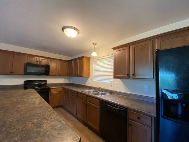 Building Photo - PRE-LEASING FOR AUGUST 2025!
