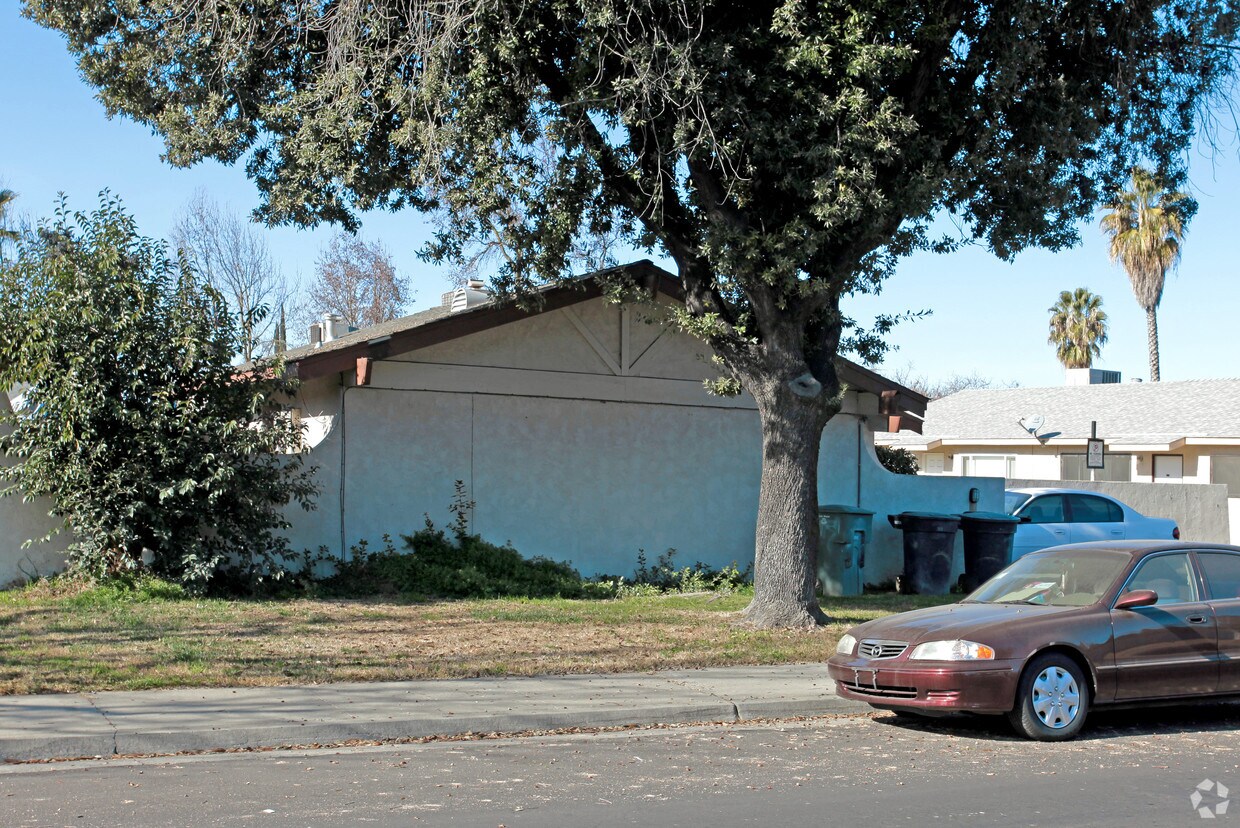 Foto del edificio - 329-331 N Riverside Dr