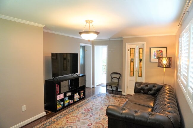 Family Room w/ full bath - 215 Crestmoor Cir