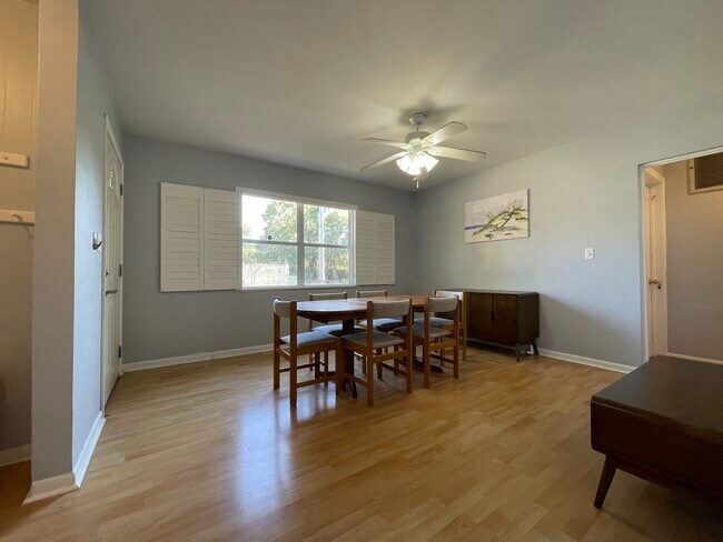 Foto del edificio - 2409 S Lois Ave