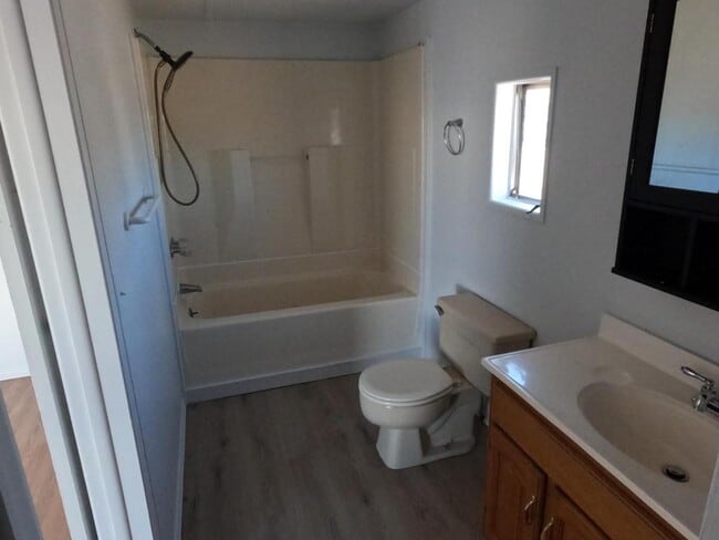 Foto del edificio - 806 Dawn Ln