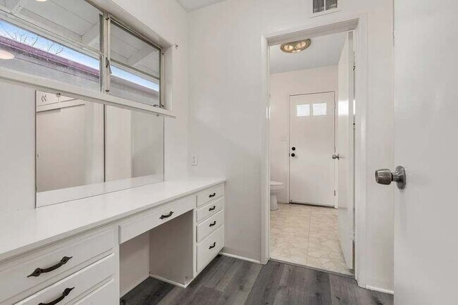 Foto del edificio - 590 N Cambridge St