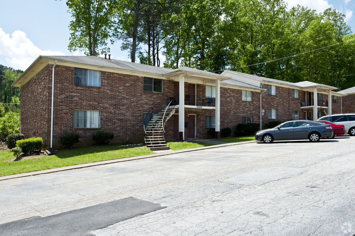 Primary Photo - Navarro Apartments