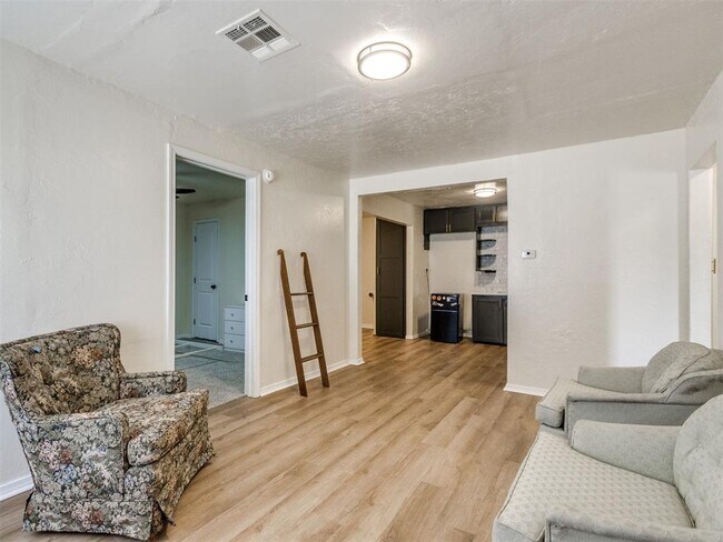 Foto del edificio - 6114 Jacks Ave