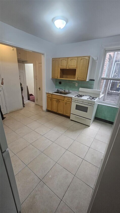 Primary Photo - 7817 Roosevelt Ave