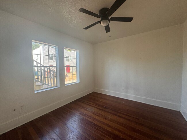 Foto del edificio - Old World Charm & Close to Downtown