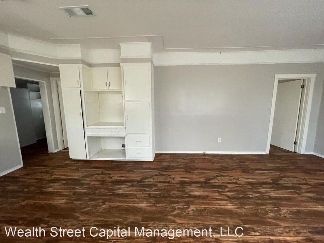 Building Photo - 3 br, 1 bath House - 530 N. 6th St