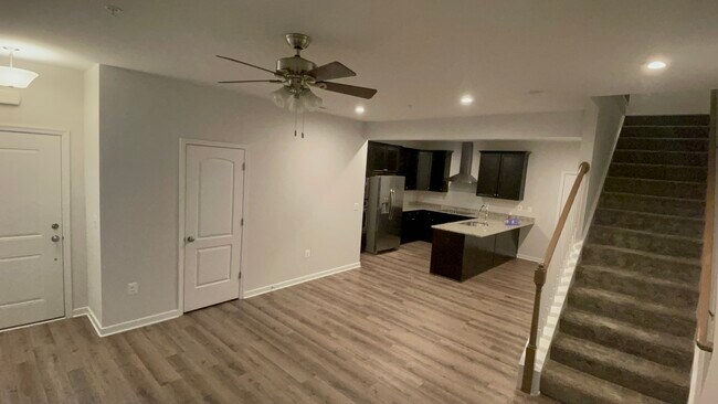 Foto del edificio - 5903 Laurel Bed Ln