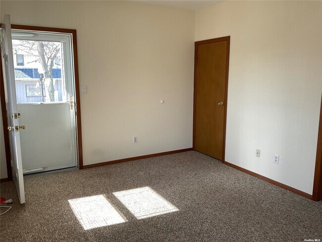 Foto del edificio - 451 Fire Island Ave