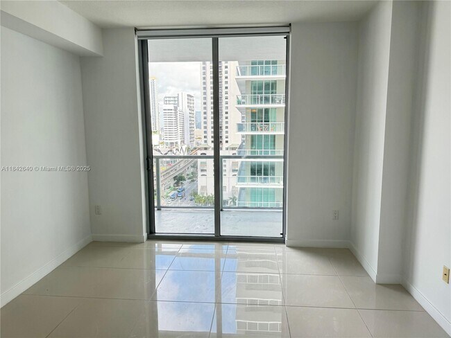 Foto del edificio - 79 SW 12th St