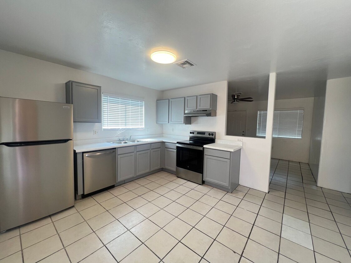 508 N Iroquois Avenue Room for Rent in Tucson, AZ