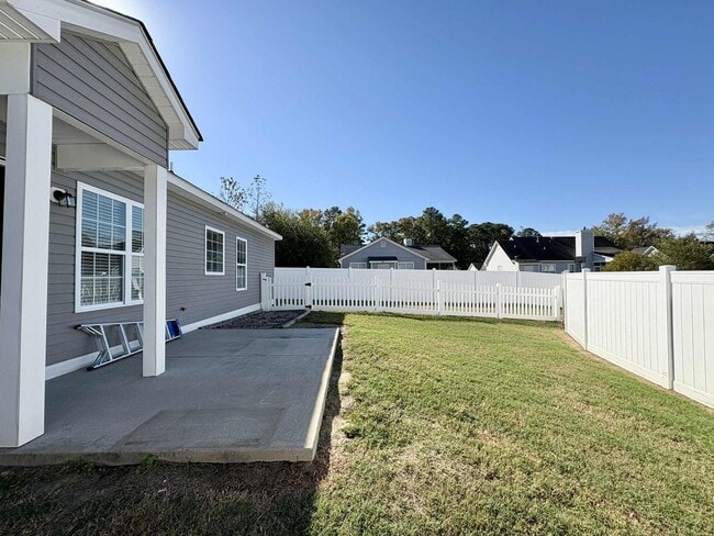 Building Photo - Move-In Ready 2 Bedroom, One Story Home – Convenience Meets Comfort!