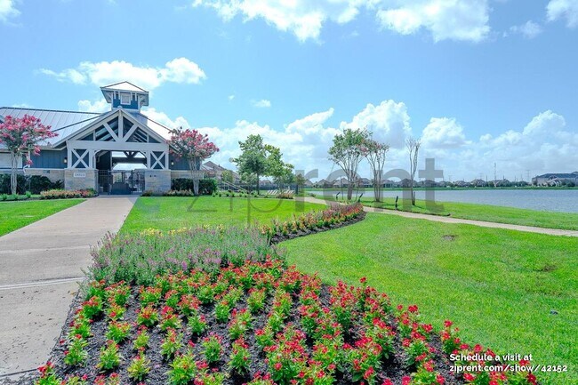 Building Photo - 18818 Lake Ridge Dr