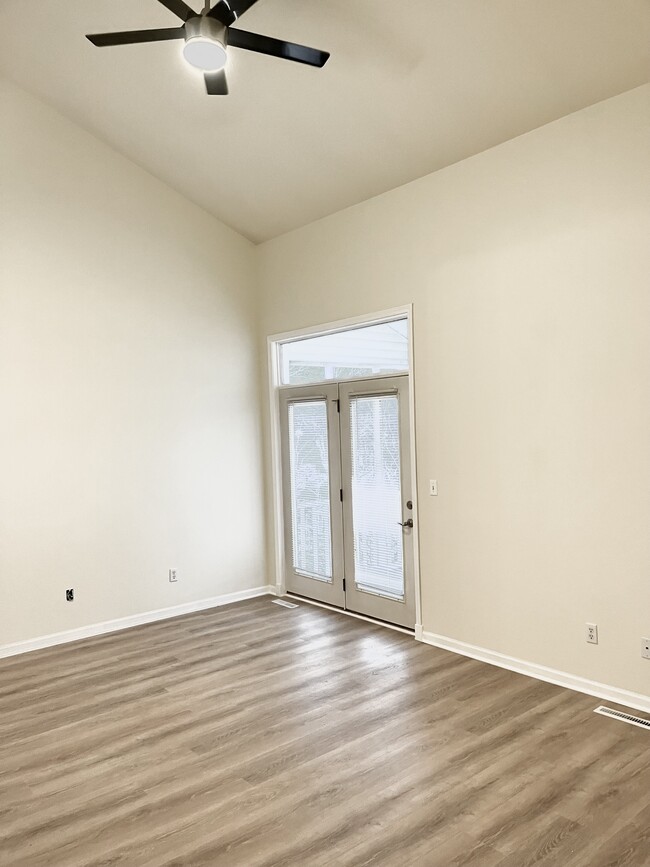 Sala de estar con porche cubierto - 984 22nd Ave