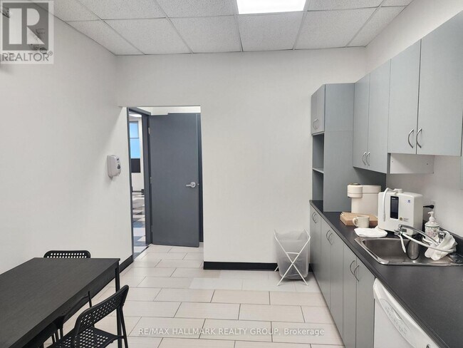 Photo du bâtiment - 2111 Montréal Rd