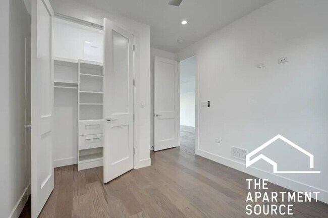 Foto del edificio - 3008 W Belmont Ave