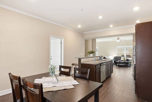 Building Photo - 205 Tiliwa Ct