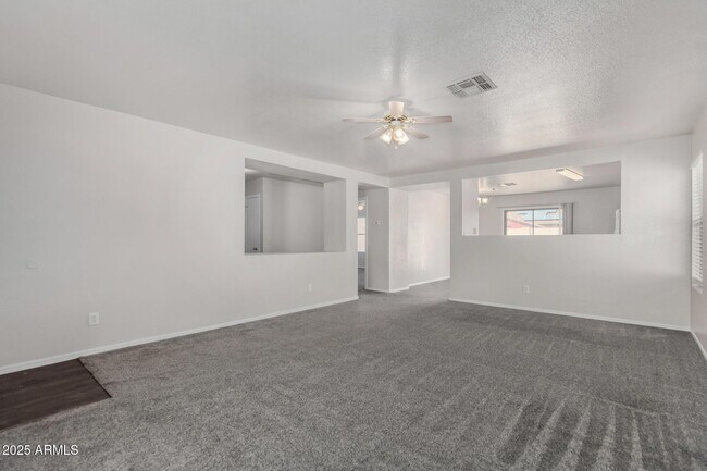 Building Photo - 11606 W Columbine Dr