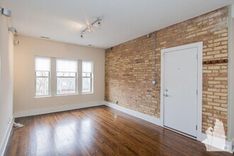 Building Photo - 1851 W Cornelia Ave