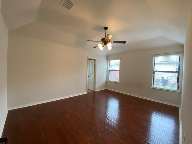 Building Photo - 1527 Woodlands Dr